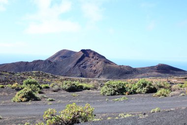 Teneguia, Kanarya Adaları 'ndaki Cumbre Vieja volkanının tek genetik kül konisidir.
