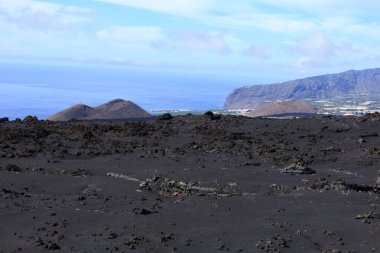 Kanarya Adaları 'ndaki La Palma adasında aktif bir volkanik sırt olan Cumbre Vieja' nın patlaması sonucu oluşan degat görüntüsü