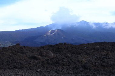 Kanarya Adaları 'ndaki La Palma adasında aktif bir volkanik sırt olan Cumbre Vieja' nın patlaması sonucu oluşan degat görüntüsü