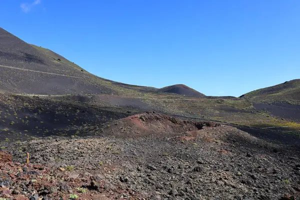 Teneguia, Kanarya Adaları 'ndaki Cumbre Vieja volkanının tek genetik kül konisidir.