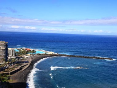 Santa Cruz de Tenerife, Afrika kıtasında bulunan Tenerife devletinde bir şehirdir.