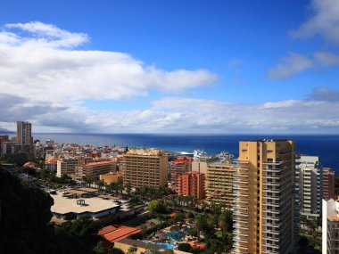 Santa Cruz de Tenerife, Afrika kıtasında bulunan Tenerife devletinde bir şehirdir.