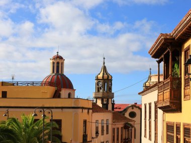 Santa Cruz de Tenerife, Afrika kıtasında bulunan Tenerife devletinde bir şehirdir.