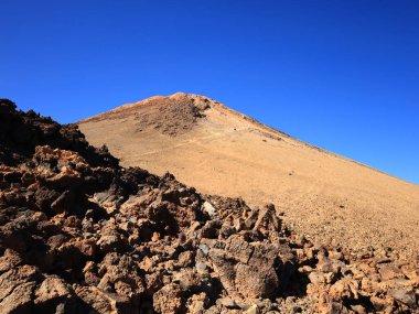 Teide Ulusal Parkı Tenerife, Kanarya Adaları 'nda bulunan ulusal parktır. Ulusal park İspanya' nın 3,718 metre yüksekliğindeki Teide Dağı 'nın merkezindedir.