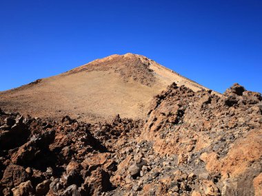 Teide Ulusal Parkı Tenerife, Kanarya Adaları 'nda bulunan ulusal parktır. Ulusal park İspanya' nın 3,718 metre yüksekliğindeki Teide Dağı 'nın merkezindedir.