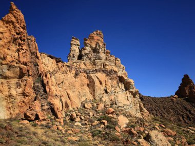 Teide Ulusal Parkı, İspanya 'nın Kanarya Adaları' nın Tenerife kentinde bulunan ulusal park. Ulusal park 3,718 metre yüksekliğindeki İspanya 'nın en yüksek dağı olan Teide Dağı' nın merkezindedir.