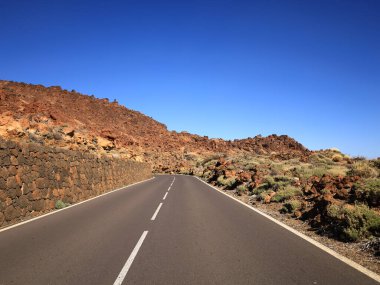 Teide Ulusal Parkı, İspanya 'nın Kanarya Adaları' nın Tenerife kentinde bulunan ulusal park. Ulusal park 3,718 metre yüksekliğindeki İspanya 'nın en yüksek dağı olan Teide Dağı' nın merkezindedir.