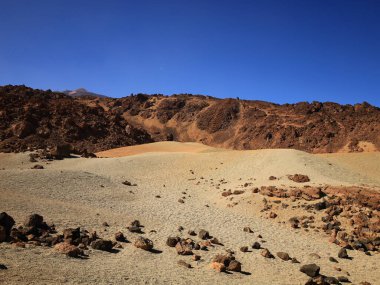 Teide Ulusal Parkı, İspanya 'nın Kanarya Adaları' nın Tenerife kentinde bulunan ulusal park. Ulusal park 3,718 metre yüksekliğindeki İspanya 'nın en yüksek dağı olan Teide Dağı' nın merkezindedir.