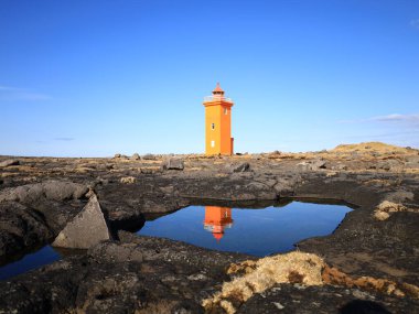 Stafnes Deniz Feneri, Sudurnes bölgesinde Keflavik yakınlarındaki Reykjanesskagi 'nin batı ucunda yer almaktadır..