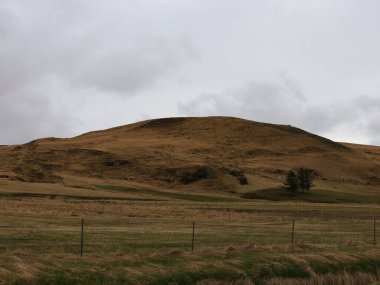 İzlanda 'nın güneyinde Selfoss' un yanındaki bir dağa bak.