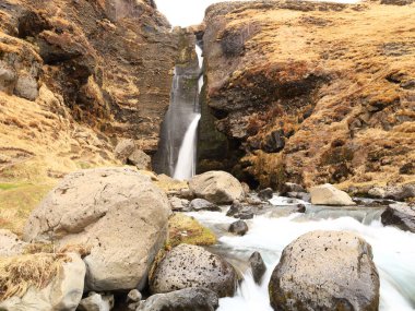 Gluggafoss, İzlanda 'nın güneyindeki Merkja Nehri üzerinde bir şelaledir. 