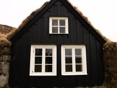 Güney İzlanda 'daki Skogar Müzesi, 3 müze ve 6 tarihi binada sergilenen 18 bin bölgesel halk sanatları eserinden oluşan bir kültür mirası koleksiyonudur..