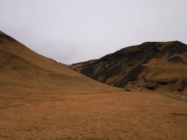 İzlanda 'nın güneyindeki Kvernufoss Kanyonu' na bakın.