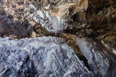 Ajuy mağaraları Fuerteventura adasında aynı isimde küçük bir kasabada yer almaktadır.