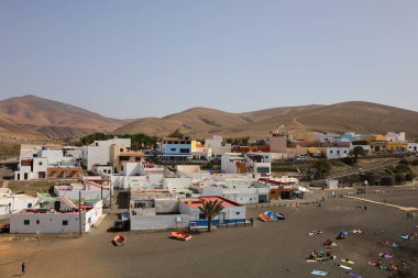 Ajuy, Kanarya Adaları 'nda Fuerteventura' nın batı kıyısında küçük bir balıkçı köyüdür..