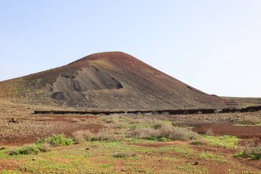 Bayuyo volkanı, Fuerteventura adasının kuzeyinde Lajares kasabası yakınlarında yer almaktadır.,