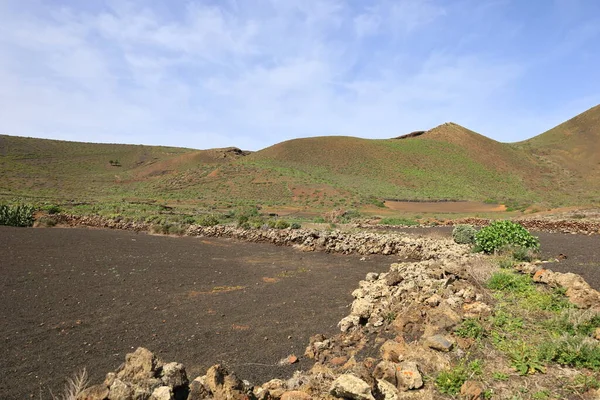 La Corona 'nın doğal anıtı Lanzarote' un korunan doğal bir bölgesidir.