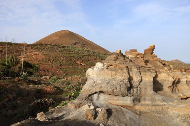 Stratified City, Lanzarote 'daki en eşsiz kaya oluşumlarından biridir.  