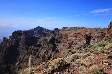 Roque de los Muchachos, Kanarya Adaları 'ndaki La Palma adasının en yüksek noktasında bulunan kayalık bir tepeciktir.