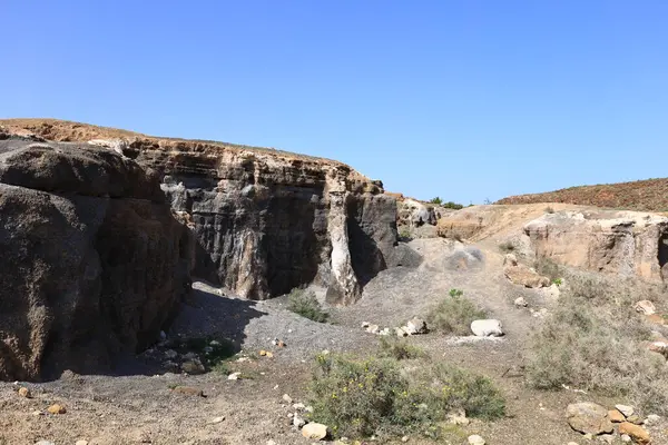 Stratified City, Lanzarote 'daki en eşsiz kaya oluşumlarından biridir.  