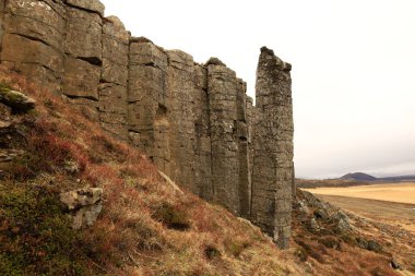 Gerduberg, Batı Peninsula Snaefellsnes 'de yer alan, kaba taneli bir bazalt kaya uçurumu.