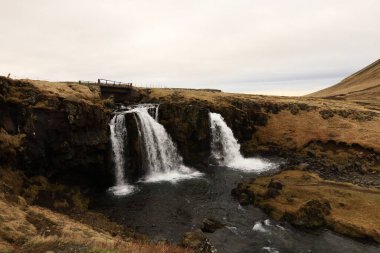 Kirkjufellsfoss, Snaefellsnes yarımadasının kuzey kıyısındaki güzel şelalelerdir..