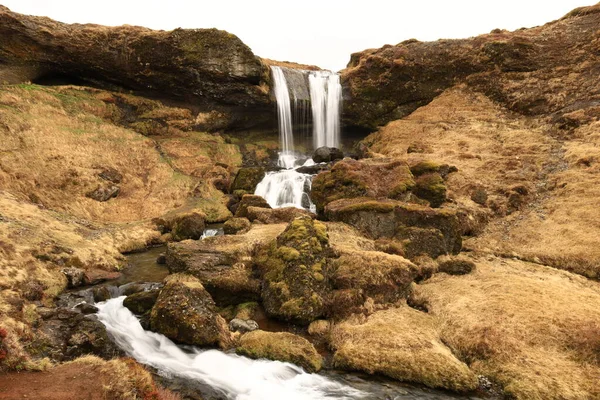Selvallafoss Şelalesi Batı İzlanda 'daki Snaefellsnes yarımadasında.