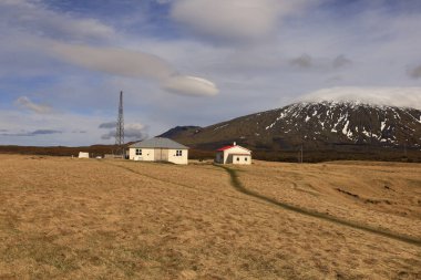 Snaefellsnes yarımadasının güney kıyısında, Arnarstapi 'nin batısında, Vesturland bölgesinde..