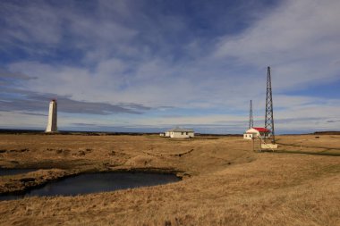 Snaefellsnes yarımadasının güney kıyısında, Arnarstapi 'nin batısında, Vesturland bölgesinde..