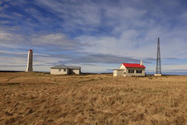 Snaefellsnes yarımadasının güney kıyısında, Arnarstapi 'nin batısında, Vesturland bölgesinde..