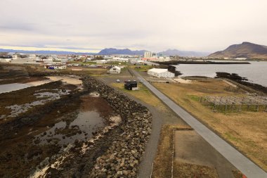 Akranes deniz fenerinin görüntüsü İzlanda 'nın batı kıyısında, başkent Reykjavik' in 50 km kuzeyinde yer alıyor.