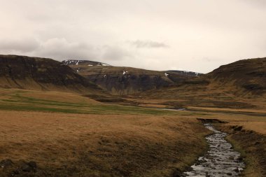 İzlanda 'nın Vesturland bölgesindeki bir dağa bakın.