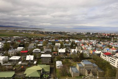 Reykjavik İzlanda 'nın başkenti ve en büyük şehridir. İzlanda 'nın güneybatısında, Faxafloi Körfezi' nin güney kıyısında yer alır..