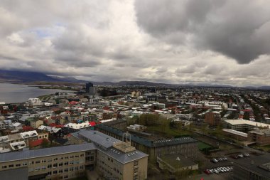 Reykjavik İzlanda 'nın başkenti ve en büyük şehridir. İzlanda 'nın güneybatısında, Faxafloi Körfezi' nin güney kıyısında yer alır..