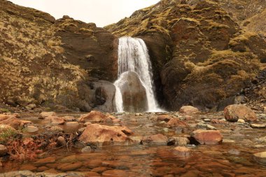 Helgufoss, İzlanda 'nın başkenti yakınlarındaki Mosfellsdalur vadisinde yer alan bir şelaledir.