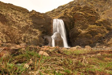 Helgufoss, İzlanda 'nın başkenti yakınlarındaki Mosfellsdalur vadisinde yer alan bir şelaledir.
