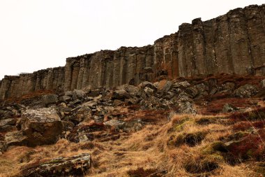 Gerouberg, İzlanda 'nın batısındaki Snaefellsnes Yarımadası' nın güney tarafındaki bir uçurum boyunca uzanan mükemmel şekilli altıgen bazalt sütunlardan oluşan bir sıra.
