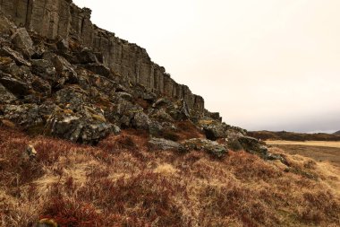 Gerouberg, İzlanda 'nın batısındaki Snaefellsnes Yarımadası' nın güney tarafındaki bir uçurum boyunca uzanan mükemmel şekilli altıgen bazalt sütunlardan oluşan bir sıra.