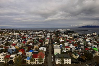 Reykjavik İzlanda 'nın başkenti ve en büyük şehridir. İzlanda 'nın güneybatısında, Faxafloi Körfezi' nin güney kıyısında yer alır.