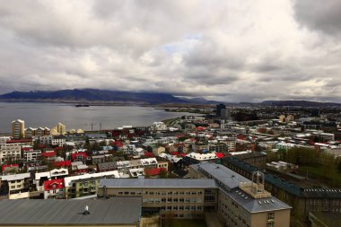 Reykjavik İzlanda 'nın başkenti ve en büyük şehridir. İzlanda 'nın güneybatısında, Faxafloi Körfezi' nin güney kıyısında yer alır.