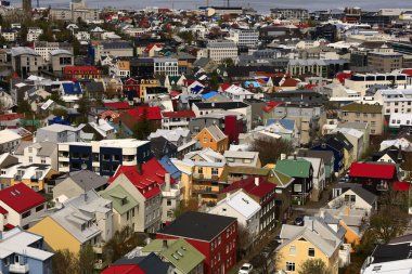 Reykjavik İzlanda 'nın başkenti ve en büyük şehridir. İzlanda 'nın güneybatısında, Faxafloi Körfezi' nin güney kıyısında yer alır.
