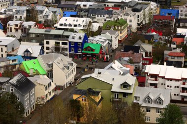 Reykjavik İzlanda 'nın başkenti ve en büyük şehridir. İzlanda 'nın güneybatısında, Faxafloi Körfezi' nin güney kıyısında yer alır.