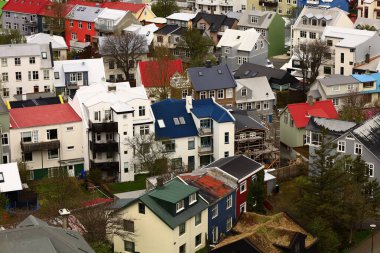 Reykjavik İzlanda 'nın başkenti ve en büyük şehridir. İzlanda 'nın güneybatısında, Faxafloi Körfezi' nin güney kıyısında yer alır.