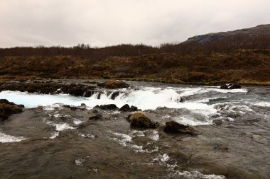 Bruarfoss, İzlanda 'nın güneyinde bir şelaledir. Laugarvatnsvegur' un yaklaşık 3 km kuzeyinde yer almaktadır.