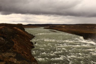 Gullfoss, İzlanda 'nın güneybatısında, Hvita üzerinde yer alan bir şelaledir.