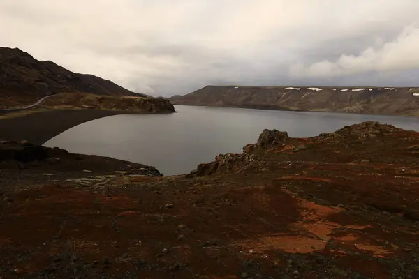 Reykjanesfolkvangur lav oluşumları, krater gölleri ve jeotermal alanları olan bir doğa rezervi.