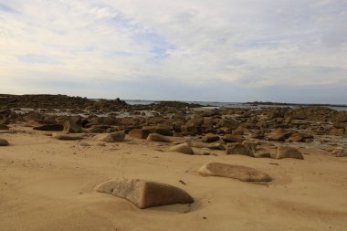 Landrellec de Pleumeur-Bodou, Landrellec yarımadasının ana plajıdır.
