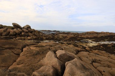 Landrellec de Pleumeur-Bodou, Landrellec yarımadasının ana plajıdır.