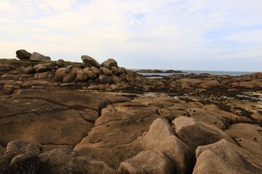 Landrellec de Pleumeur-Bodou, Landrellec yarımadasının ana plajıdır.