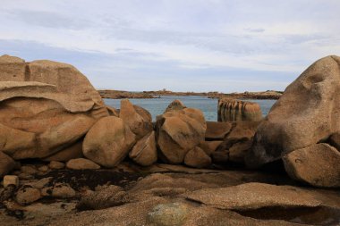 Landrellec de Pleumeur-Bodou, Landrellec yarımadasının ana plajıdır.